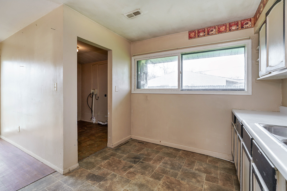 3295 Mary Ave-16