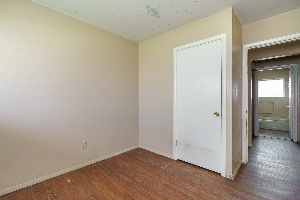 3295 Mary Ave-24