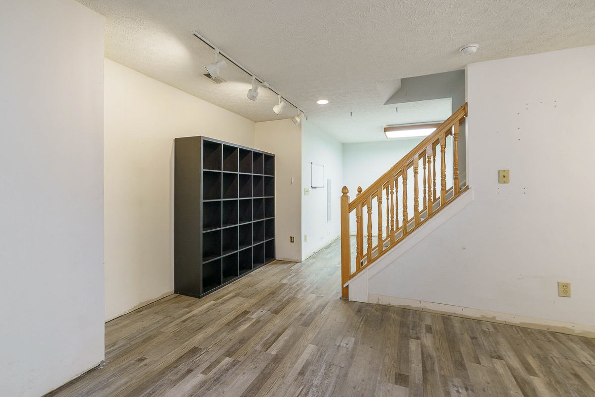 3588 Rivervail Dr-42