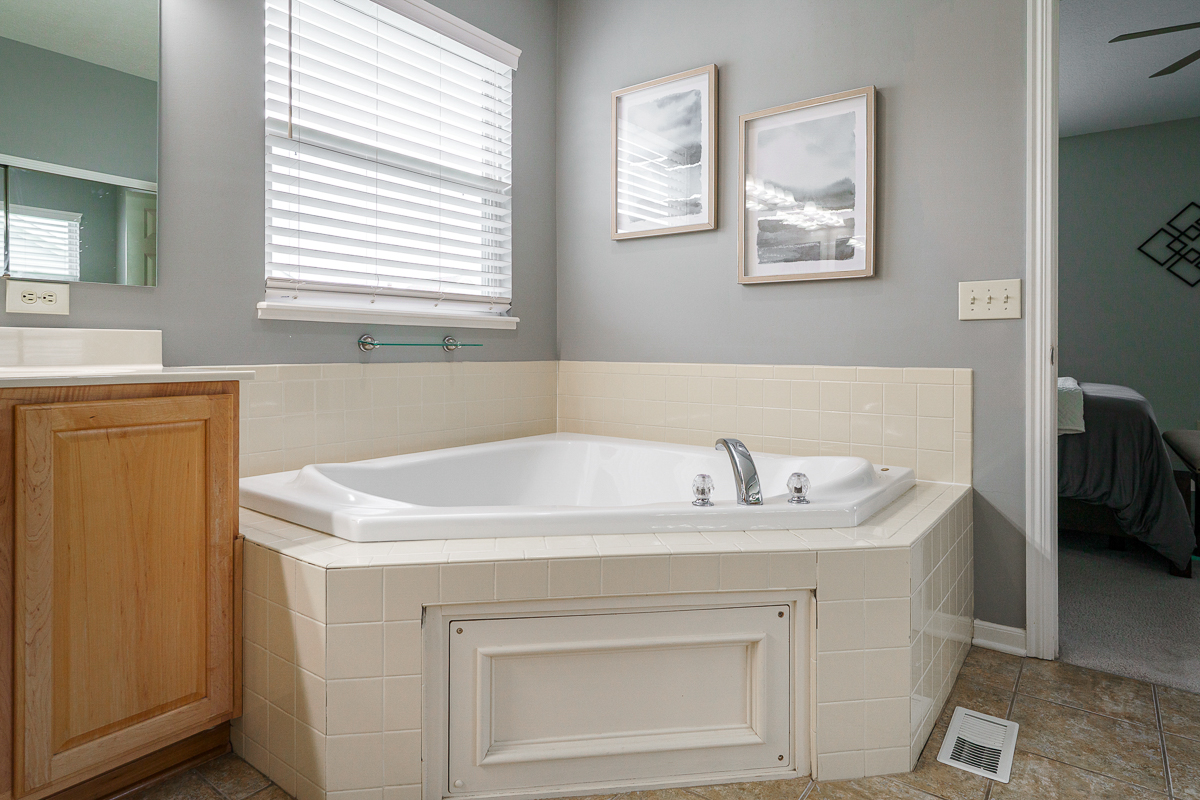 3798 Pine Bank Dr-43