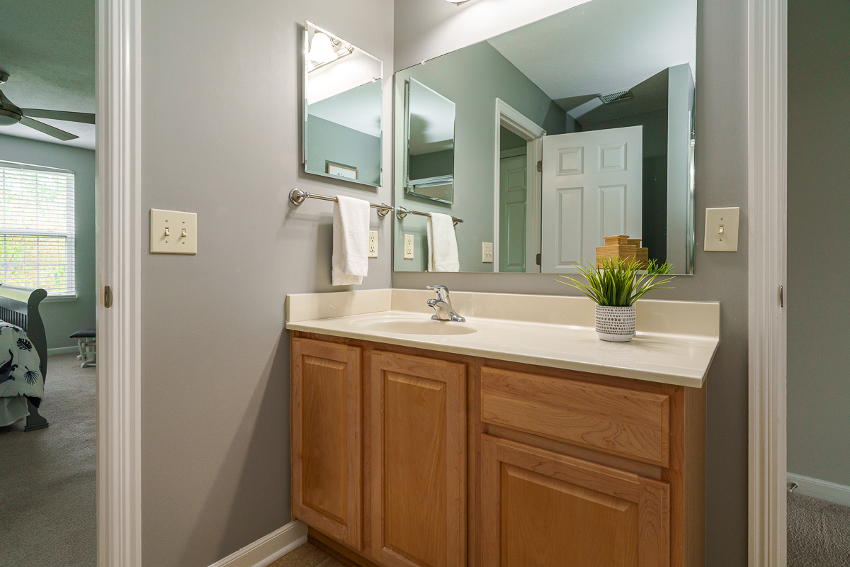 3798 Pine Bank Dr-54