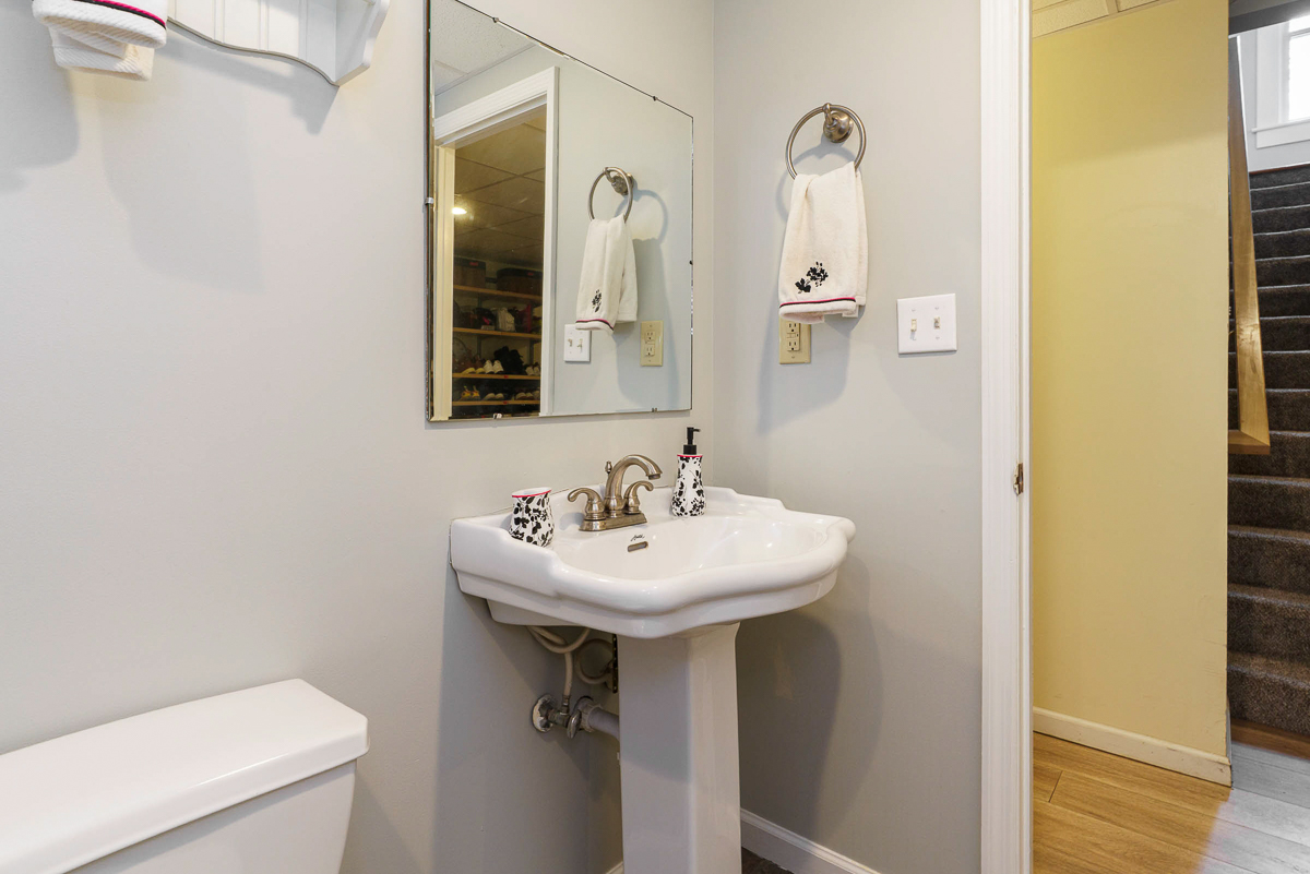 439 s Parkview Ave-25