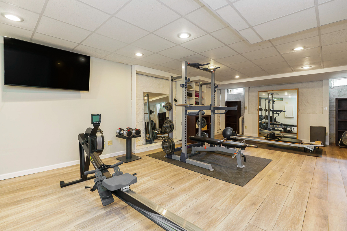 439 s Parkview Ave-27