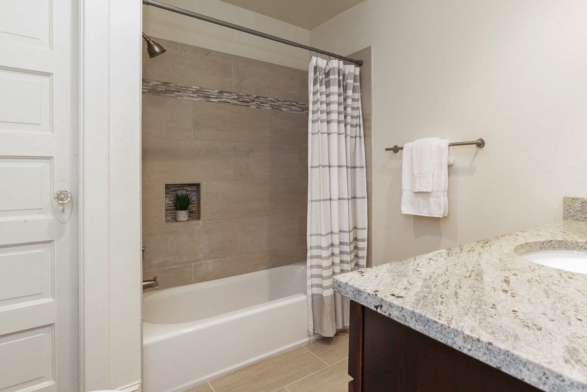 439 s Parkview Ave-76