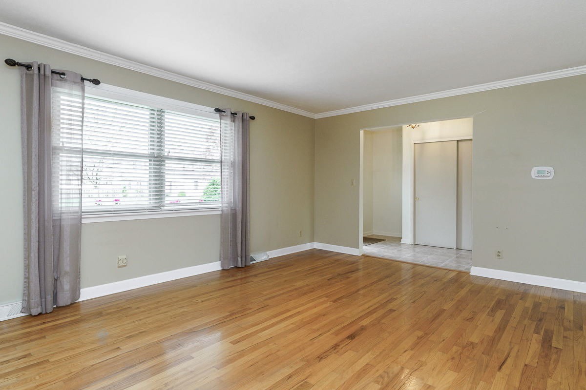 4818 Larwell Dr -17