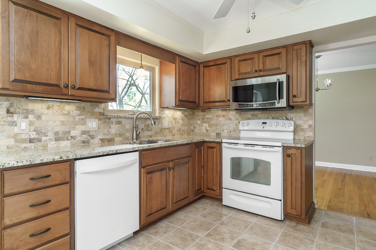 4818 Larwell Dr -20