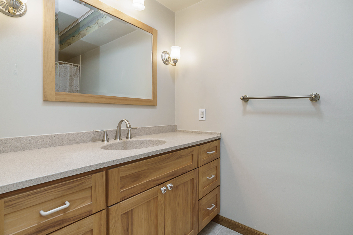 4818 Larwell Dr -33