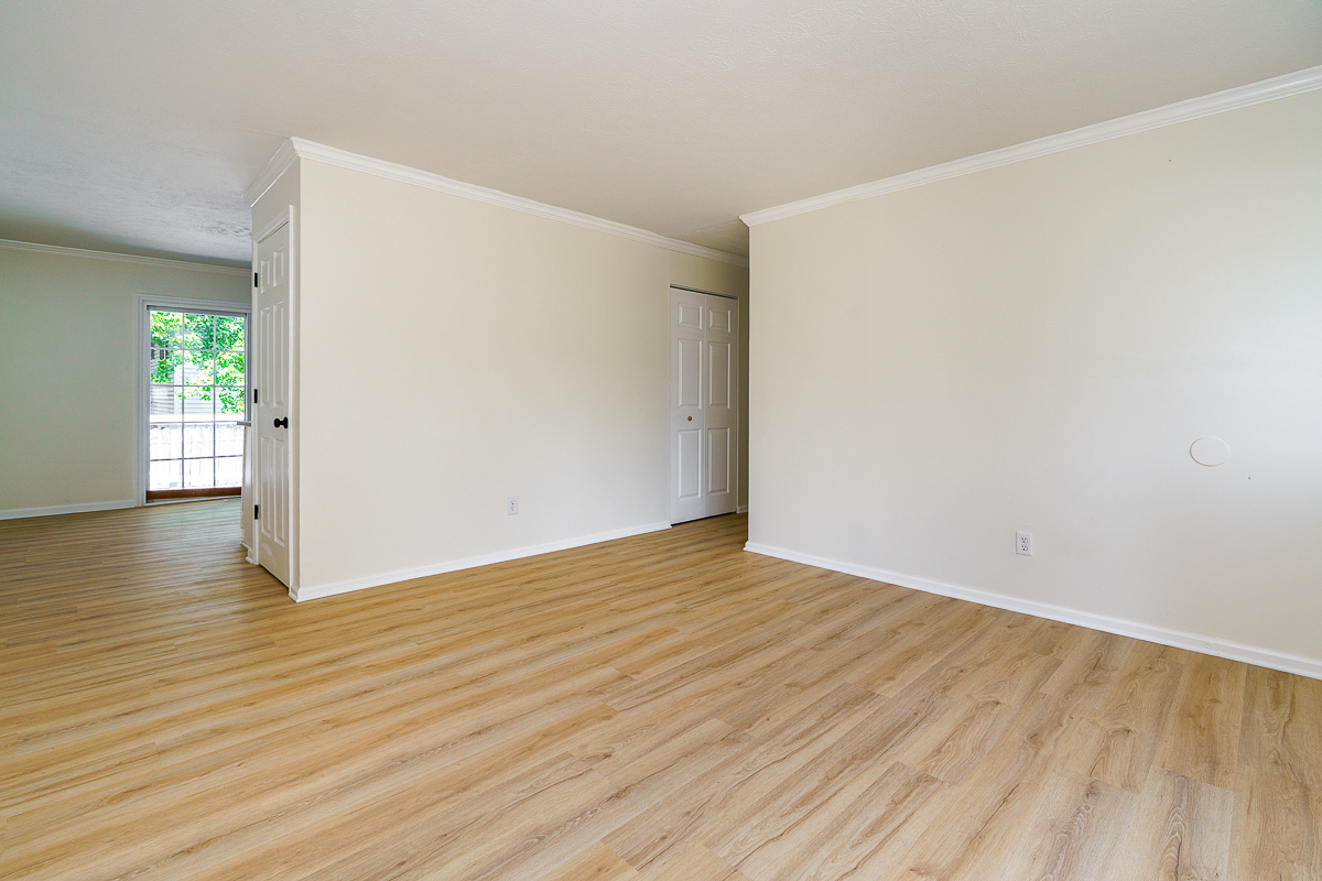 5030 Silverton Dr-10