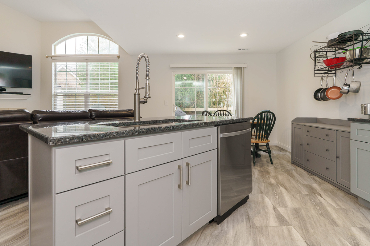 5141 Vinings Blvd-10