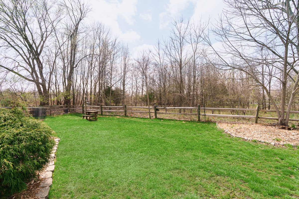 5392 Country Meadow Ct-14