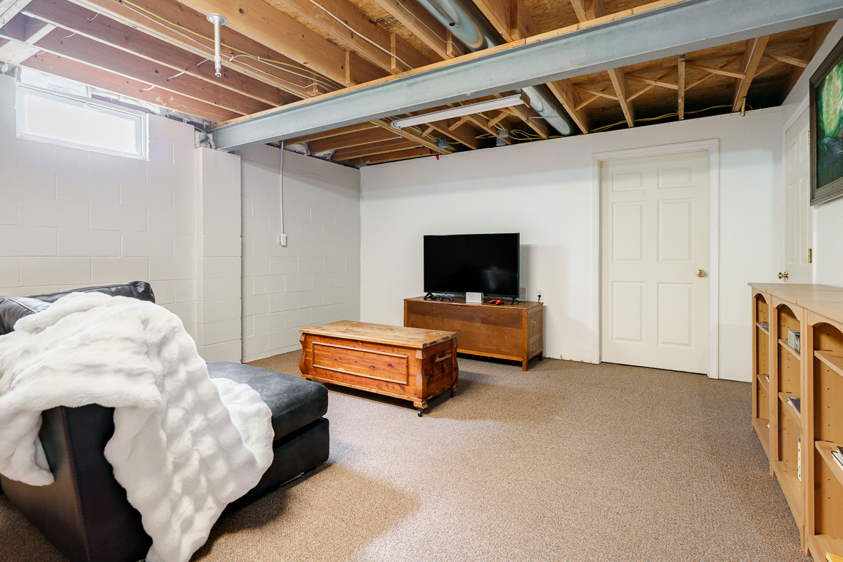 5392 Country Meadow Ct-18