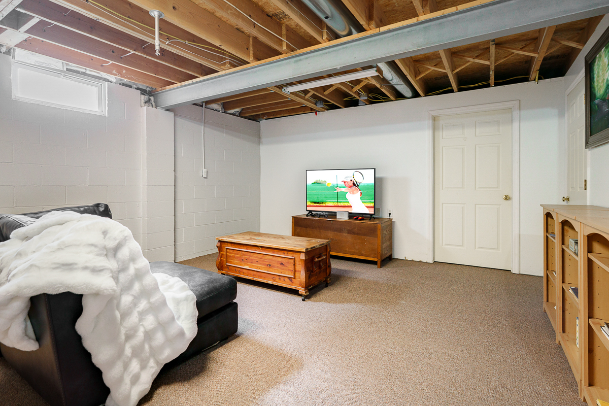 5392 Country Meadow Ct-19