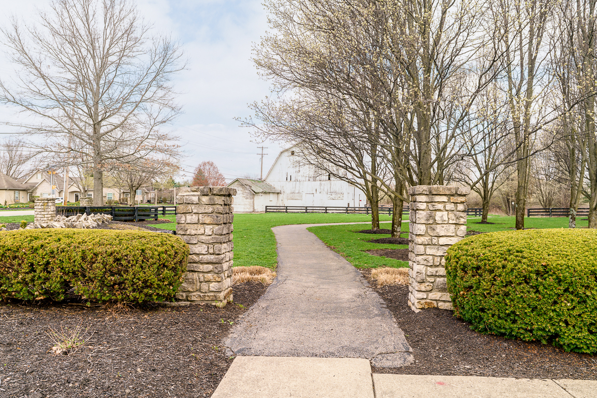 5392 Country Meadow Ct-2