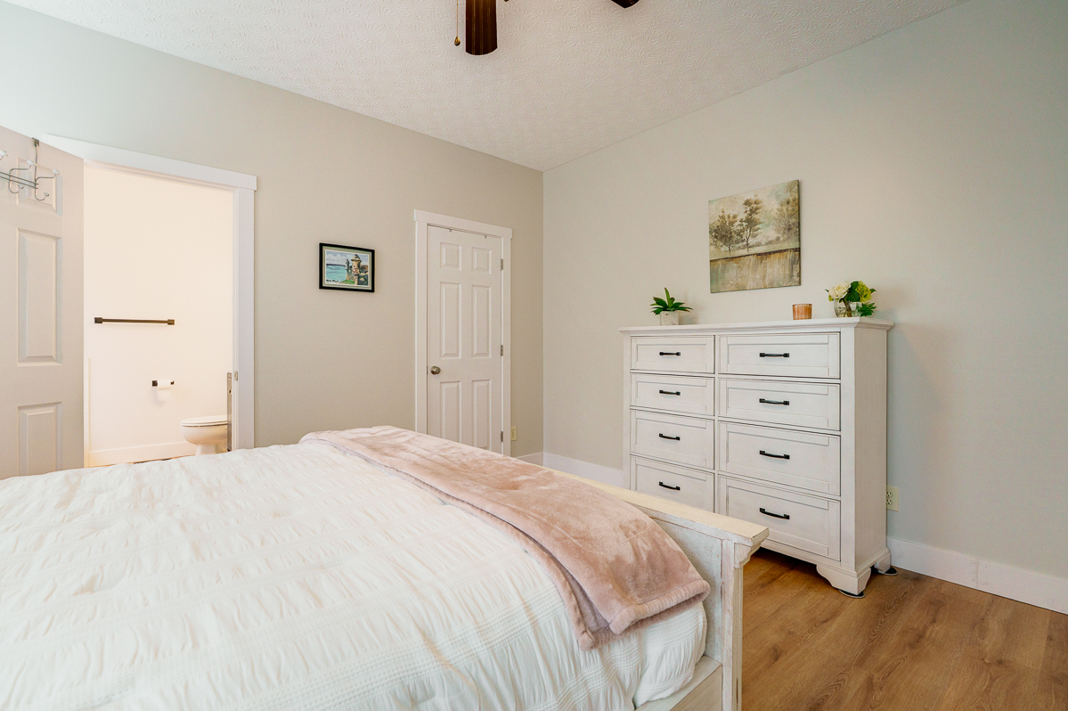 5392 Country Meadow Ct-41