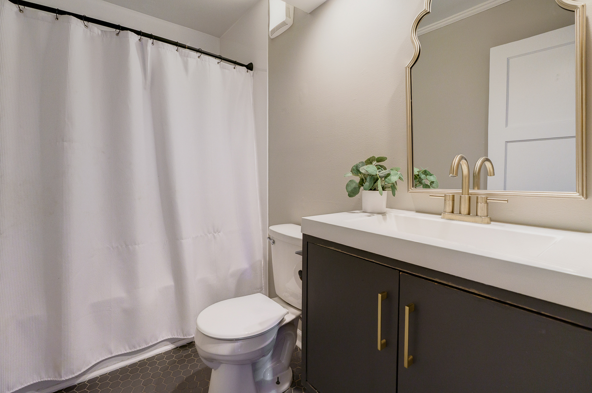 5735 Indianola Ave-26