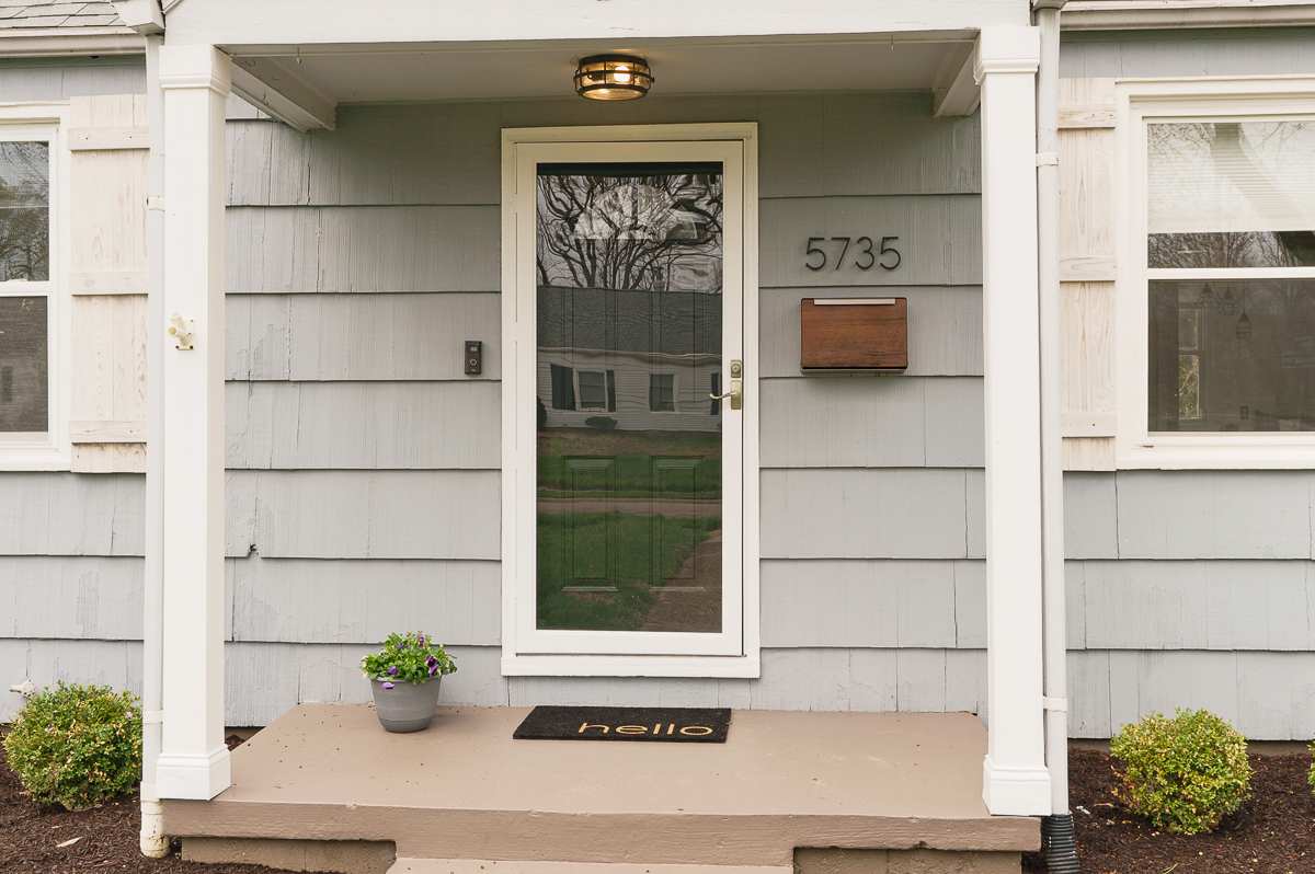 5735 Indianola Ave-3