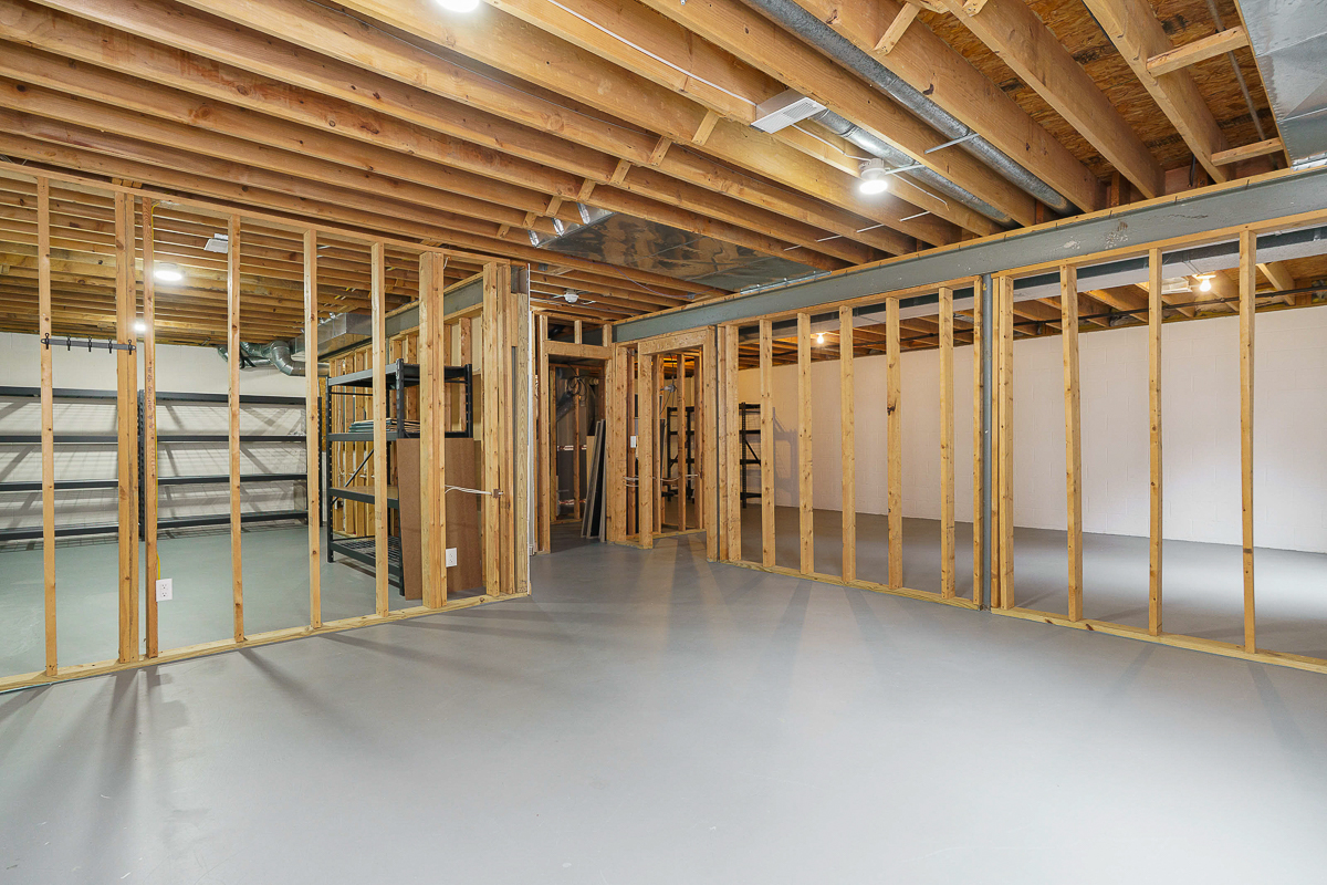 6061 Highland Hills Dr-13