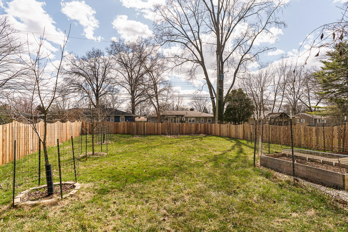 623 E Dominion Blvd-13