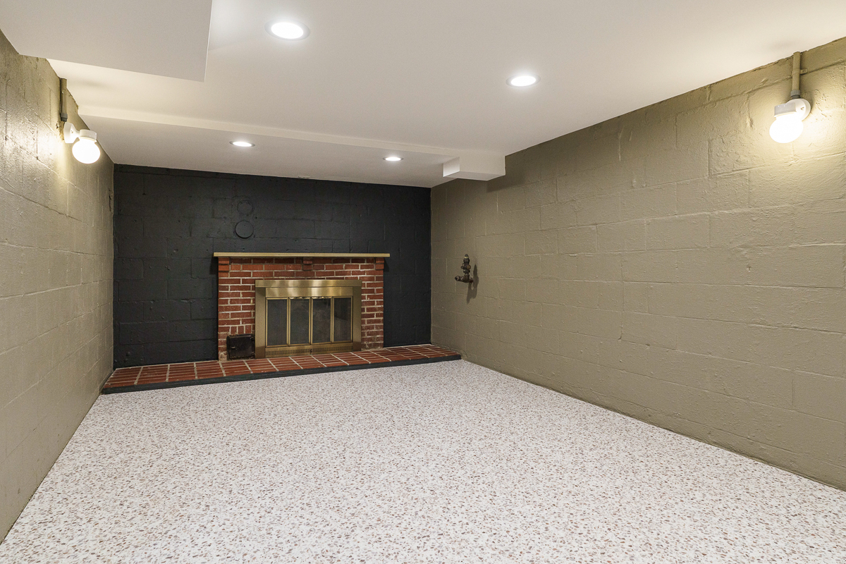 623 E Dominion Blvd-15