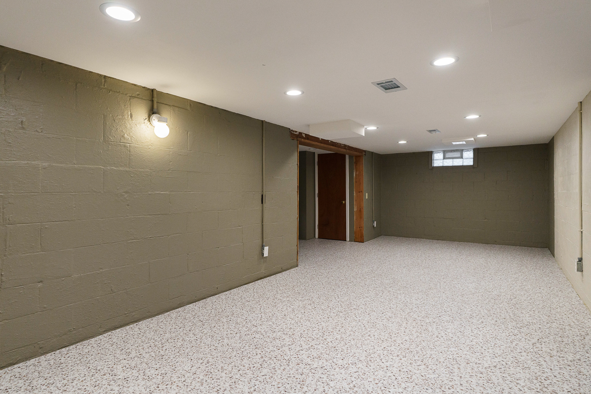 623 E Dominion Blvd-16