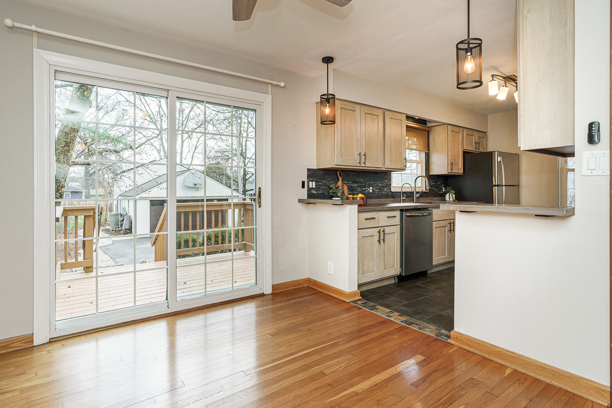 623 E Dominion Blvd-24