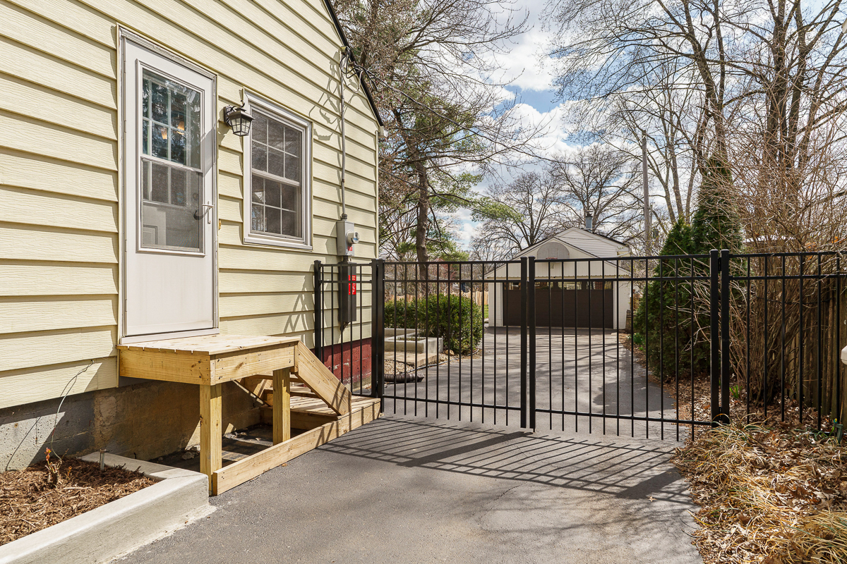 623 E Dominion Blvd-4