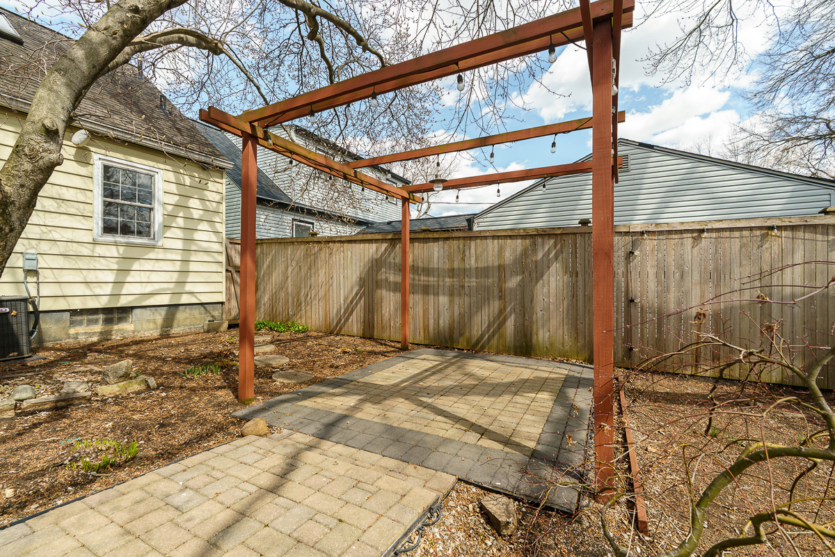 623 E Dominion Blvd-8