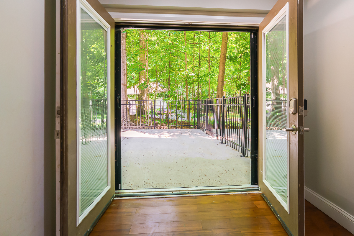 630 Woods Hollow Ln-39