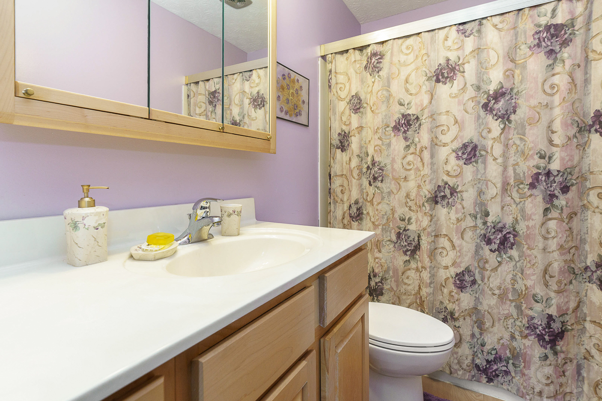 6357 New London Dr-33