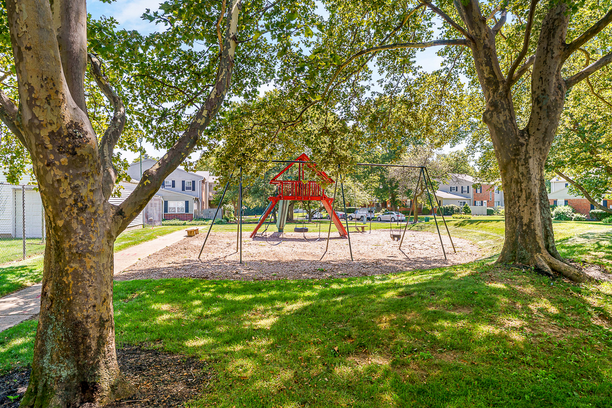 6357 New London Dr-36