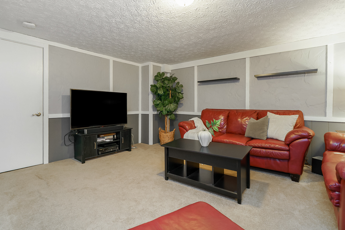 6447 Cranston Way-12