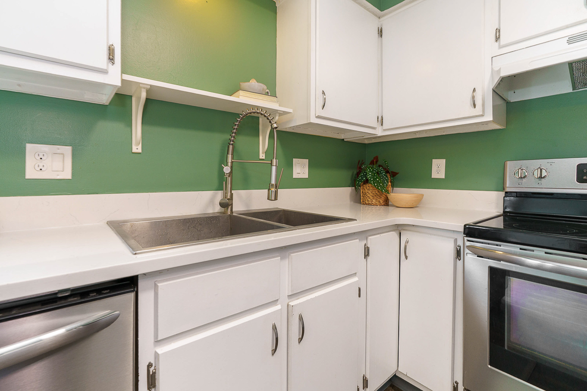 6447 Cranston Way-20