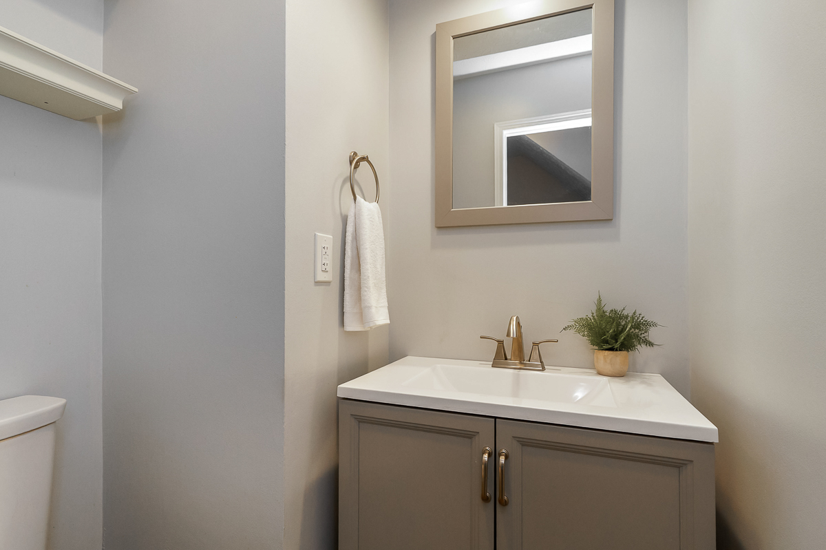 6447 Cranston Way-23