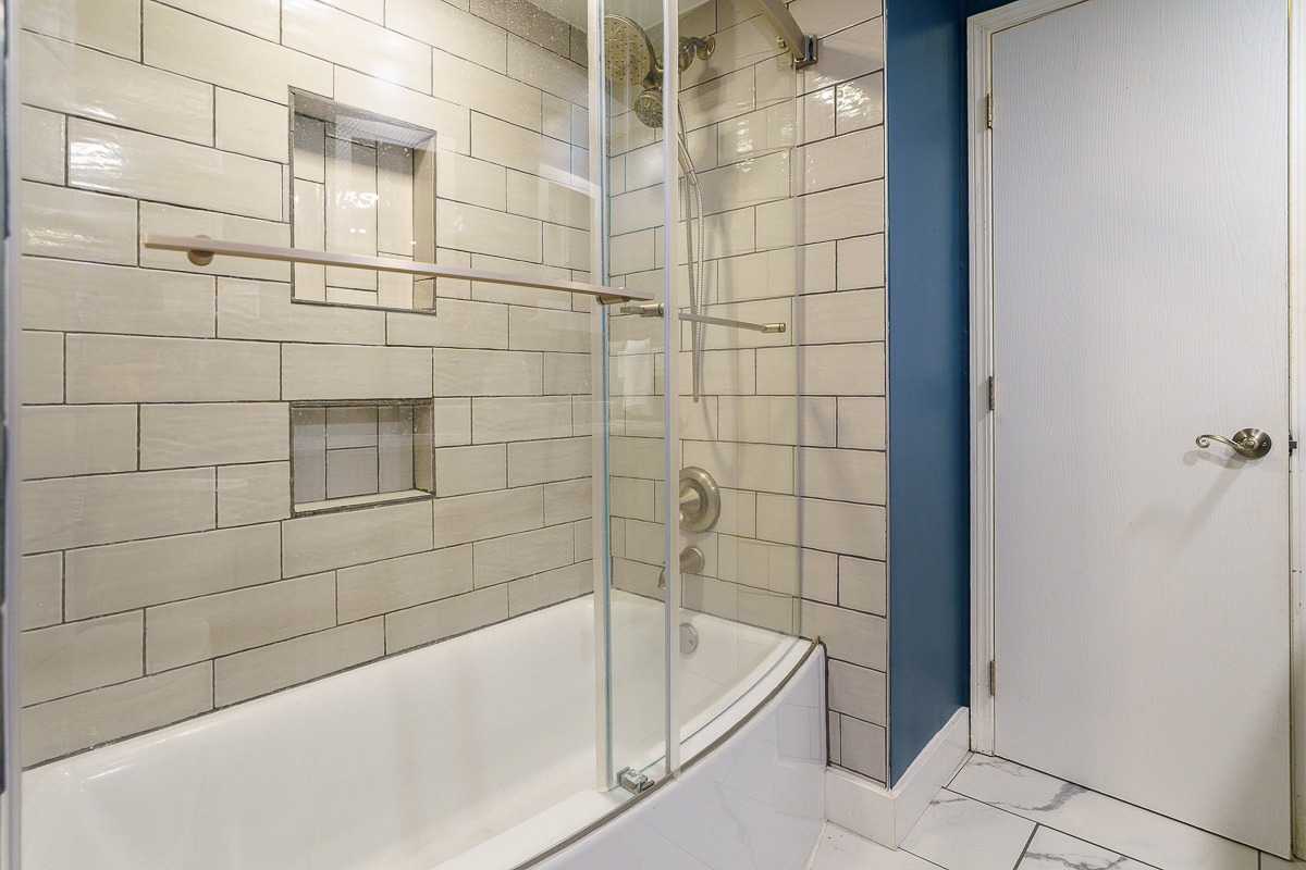 6447 Cranston Way-27