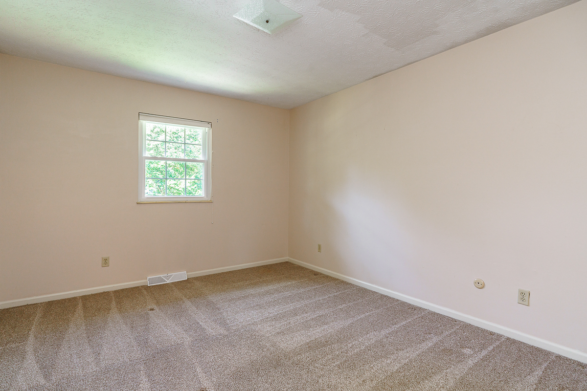 6496 Hearthstone Ave-30