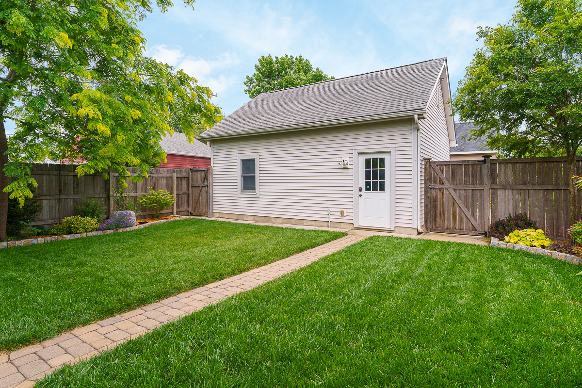 678 S Cassingham Rd-17