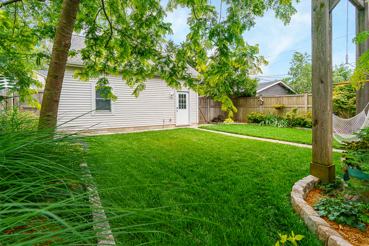 678 S Cassingham Rd-18