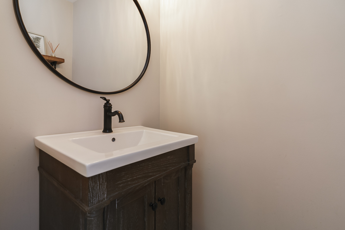 678 S Cassingham Rd-39