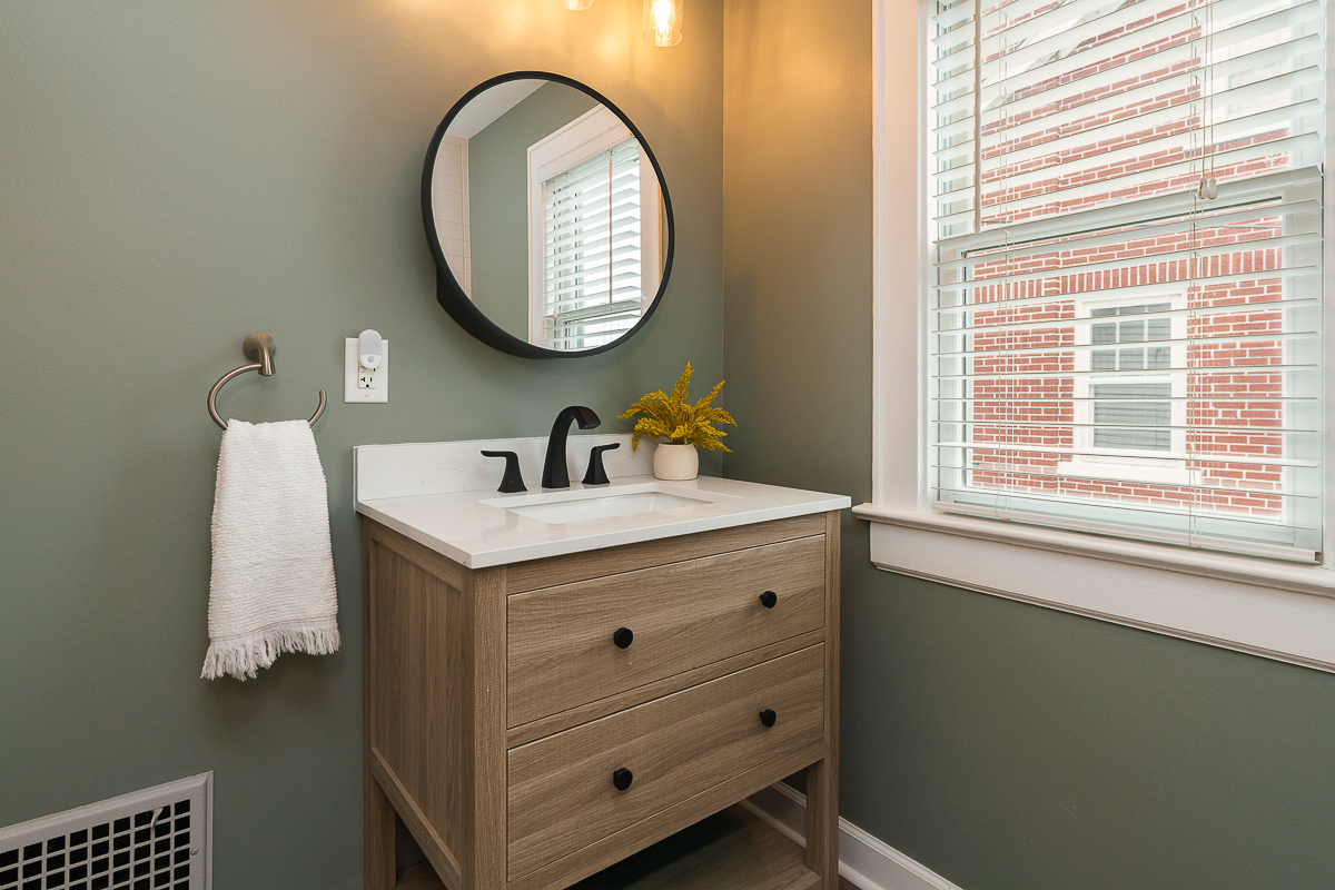 678 S Cassingham Rd-40