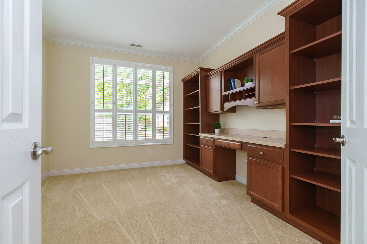 6843 Garden View Dr-11