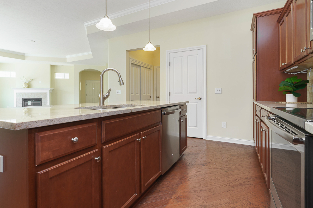 6843 Garden View Dr-24