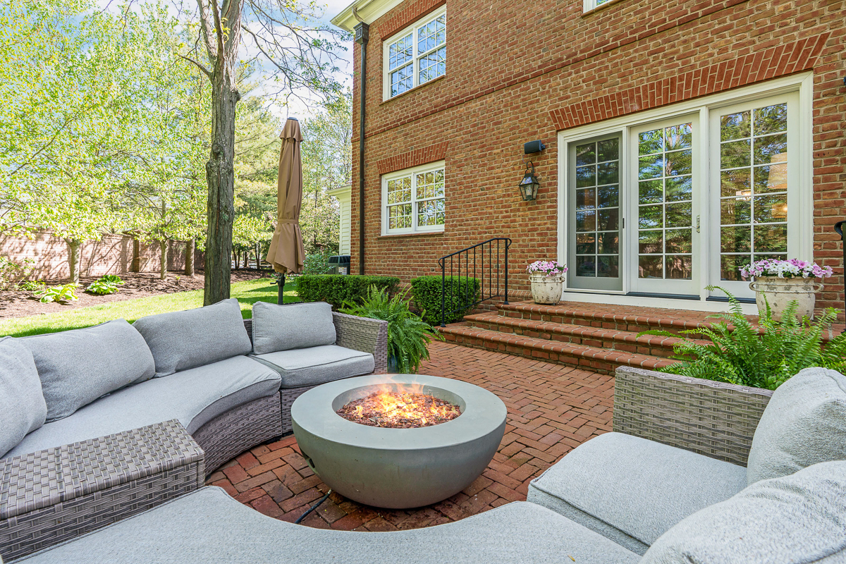 6940 Clivdon Mews-11