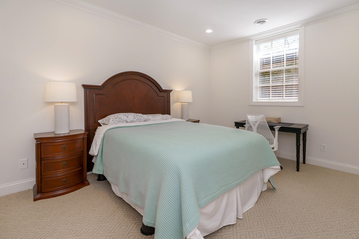 6940 Clivdon Mews-13