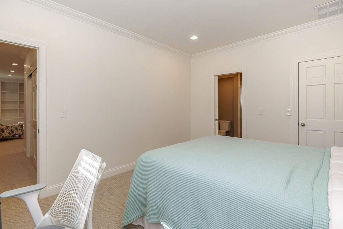 6940 Clivdon Mews-14