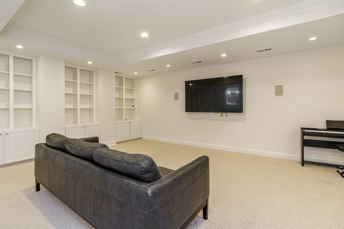 6940 Clivdon Mews-18