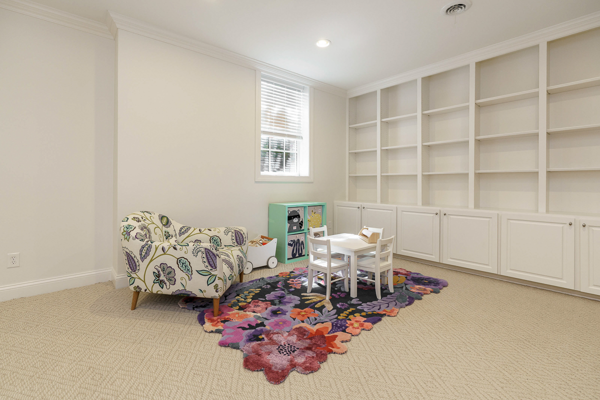 6940 Clivdon Mews-20