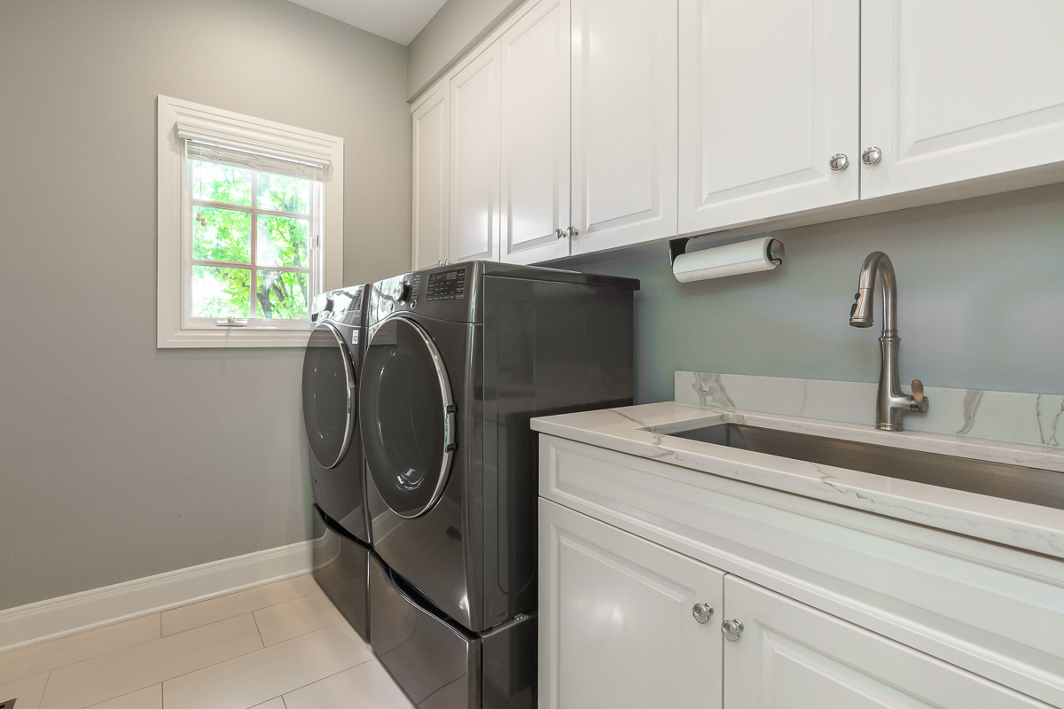 6940 Clivdon Mews-27