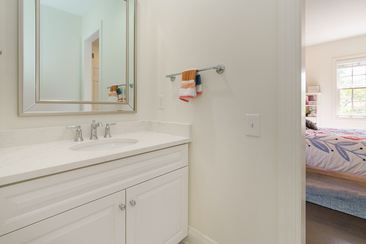 6940 Clivdon Mews-61