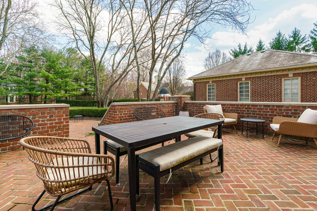 6988 Greensward Rd-13