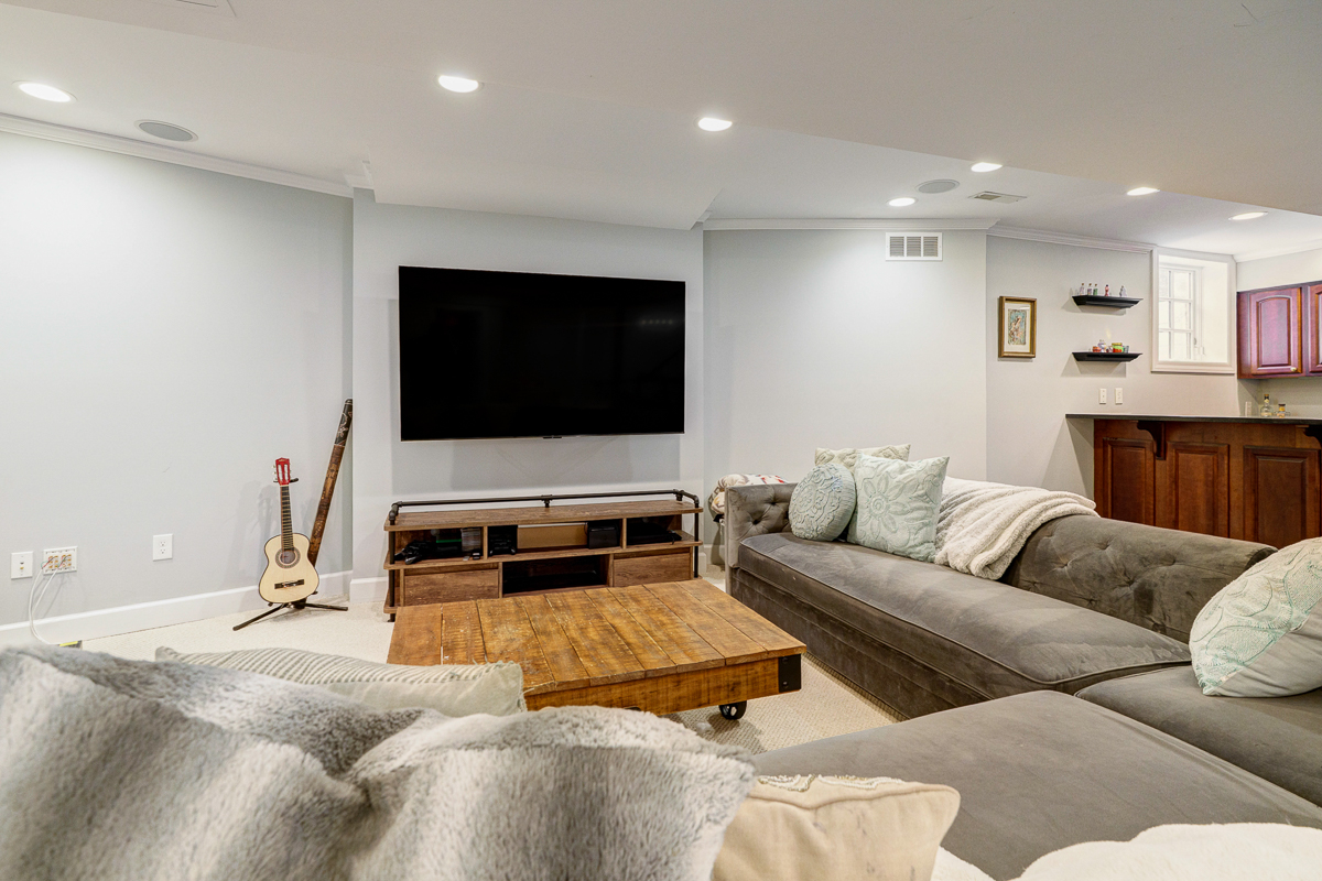 6988 Greensward Rd-16